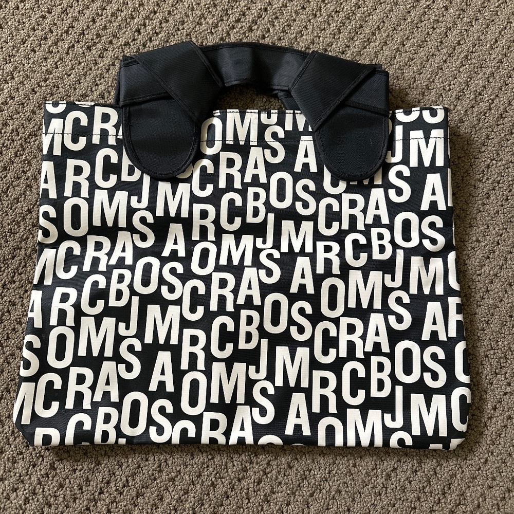 Marc Jacobs magnetic name print tote